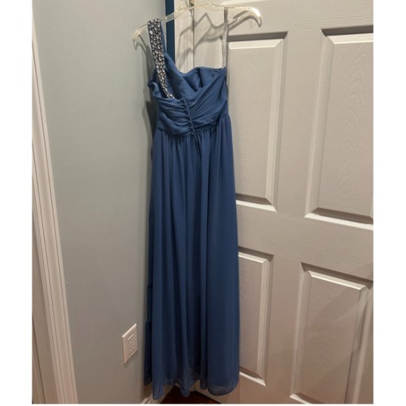 Evening Wear - Picture 5 of 5